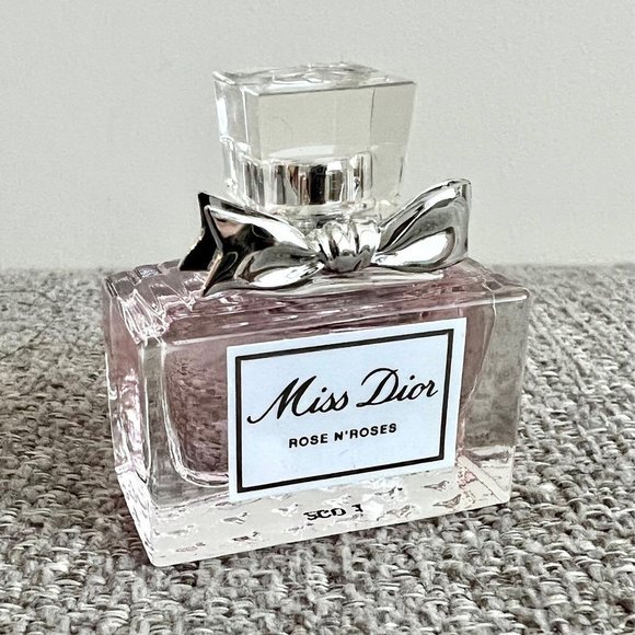 NIB MISS DIOR Rose N'Roses Eau De Toilette Mini, 5ml - Picture 6 of 6